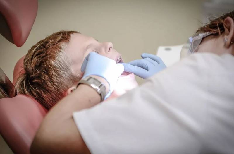 Dentiste pour gouttière invisalign pour réaligner les dents à Marignane 