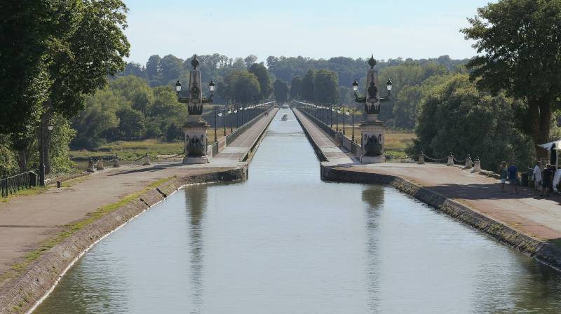 Le Canal de Briare relie les fleuves de Loire et de Seine